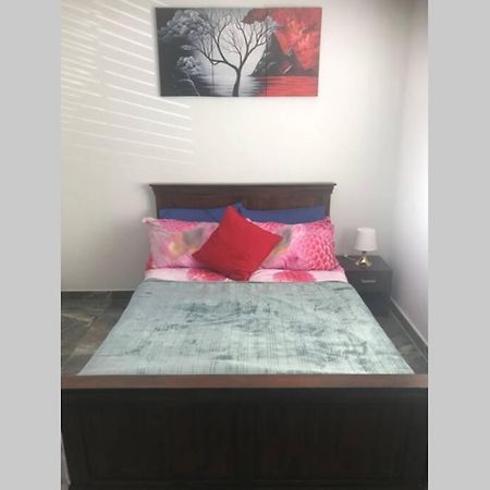 Bright, Stylish Studio Flat With Sky Sports Earley Bagian luar foto