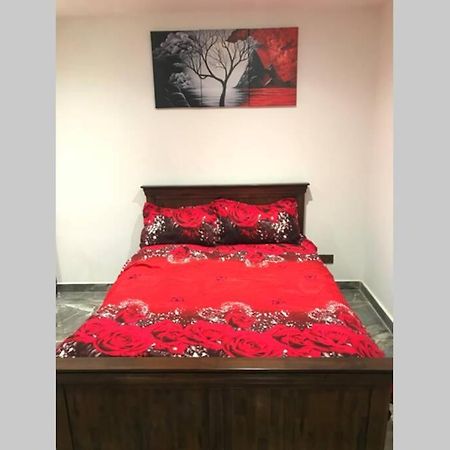 Bright, Stylish Studio Flat With Sky Sports Earley Bagian luar foto