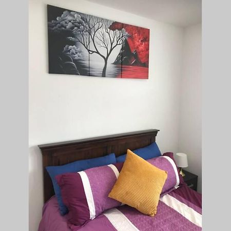 Bright, Stylish Studio Flat With Sky Sports Earley Bagian luar foto