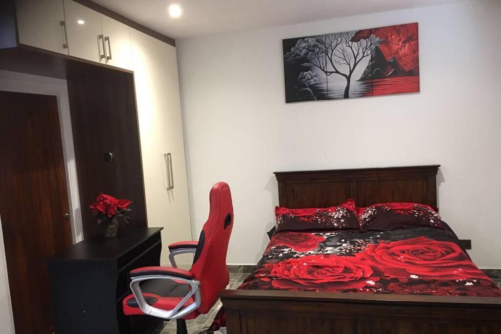 Bright, Stylish Studio Flat With Sky Sports Earley Bagian luar foto